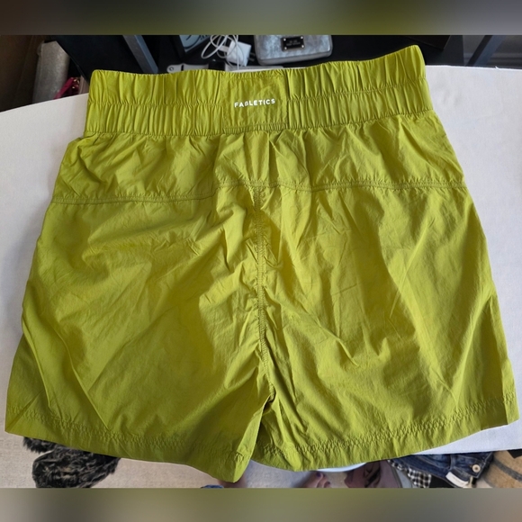 Fabletics Lime Green Women's Shorts Size X-Large - Picture 2 of 3